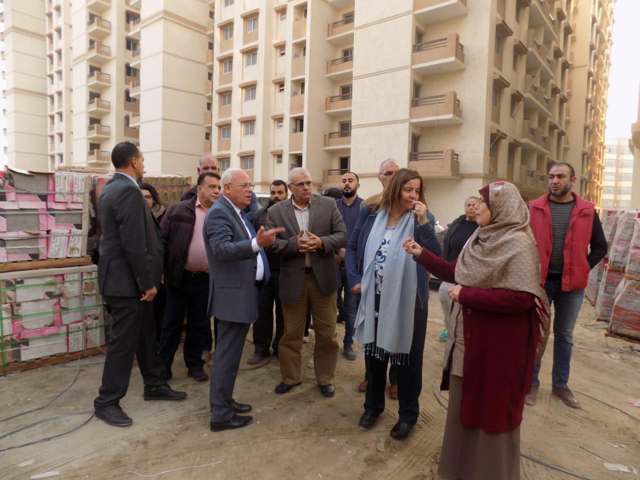   محافظ بورسعيد ورئيس صندوق الإسكان الاجتماعي يتفقدان عدداً من المشروعات السكنية