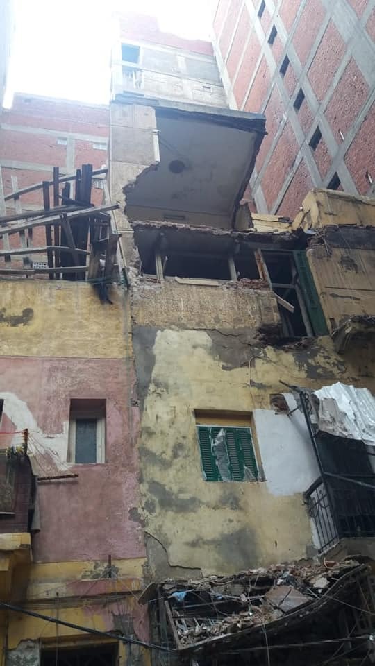   بالصور|| انهيار أجزاء من عقار قديم بحى وسط بالأسكندرية .. ولا ضحايا ولا إصابات