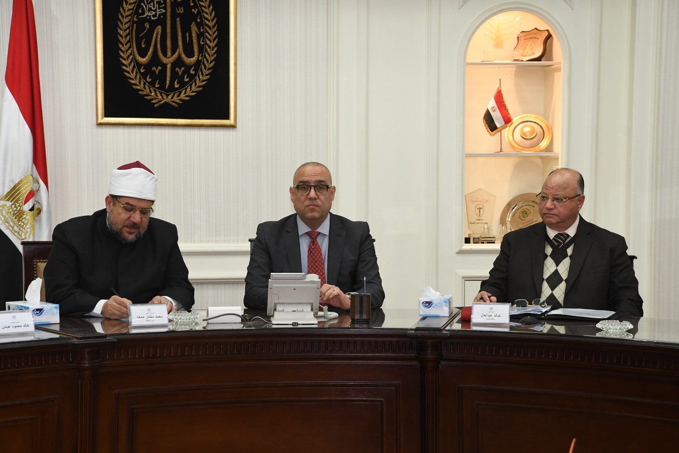   وزيرا الإسكان والأوقاف ومحافظ القاهرة يتابعون عدداً من المشروعات المشتركة لتطوير المناطق العشوائية بالعاصمة