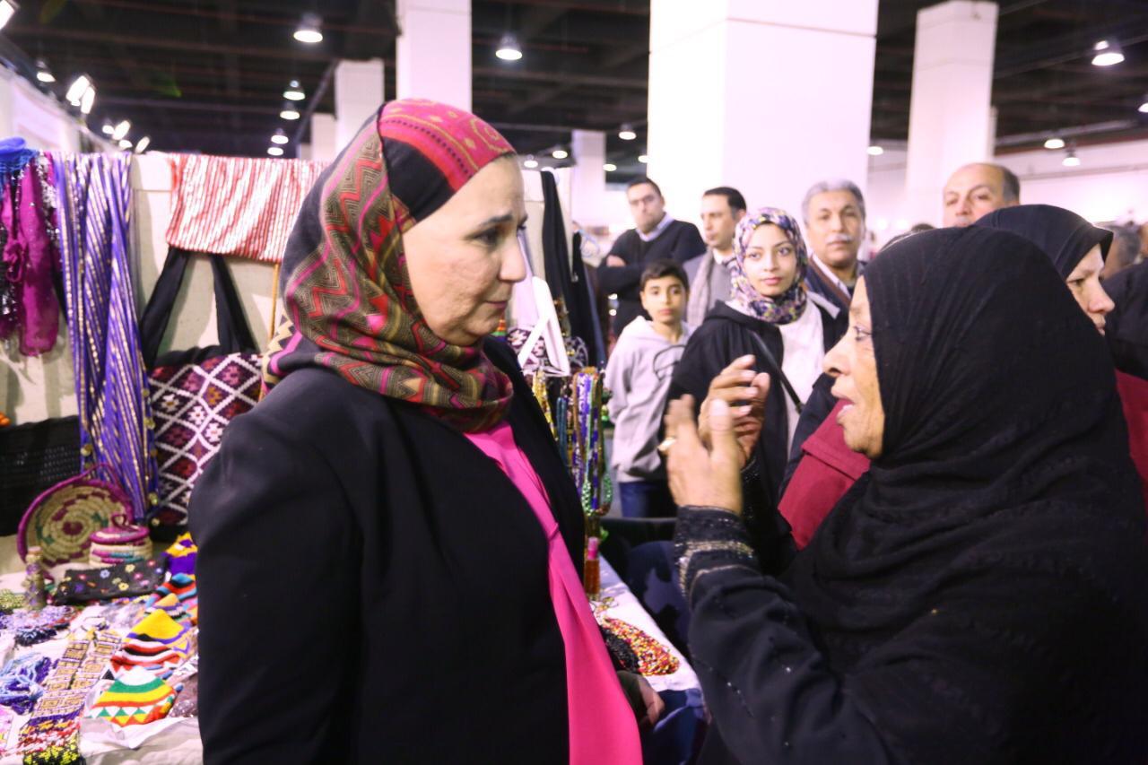   وزيرة التضامن تزور معرض «ديارنا» للأسر المنتجة وتشدد على الاهتمام بالجودة