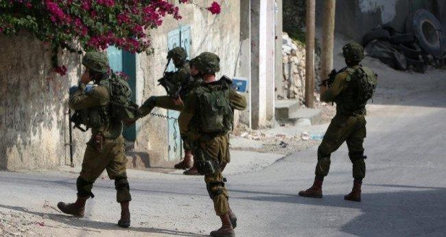   الاحتلال الإسرائيلي يداهم محلات بالخليل ويسرق أموال الفلسطينيين في جنين