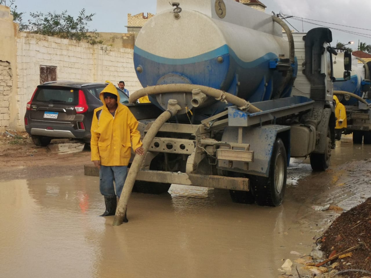  بدء السدة الشتوية ومراجعة منسوب مياه ترعة الحمام و22 سيارة تشارك فى سحب مياه الأمطار