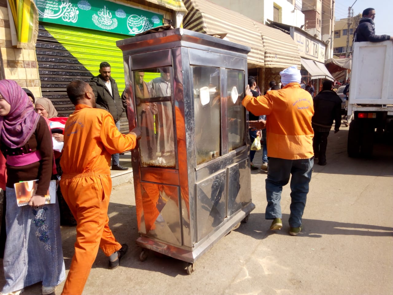   حملة موسعة لرفع إشغالات وإزالة تعديات نفذتها مدينة اهناسيا ببني سويف