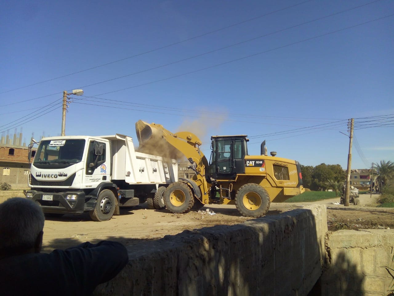    بالصور|| محافظة قنا : رفع ١٩٩ طن مخلفات وقمامة وزراعة ٧٣٠ شجرة فى ٥ مدن بالمحافظة 