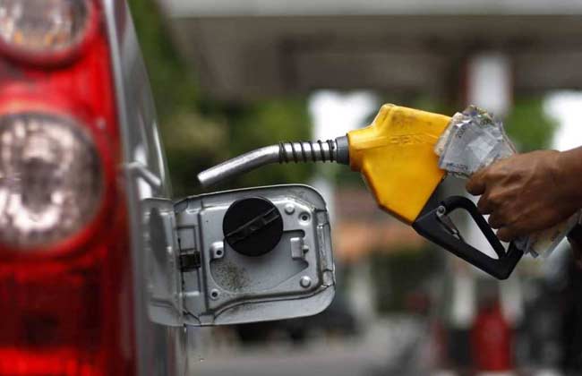   لجنة التسعير التلقائي تعلن عن أسعار البنزين الجديدة بأنواعه الثلاثة  (تفاصيل )