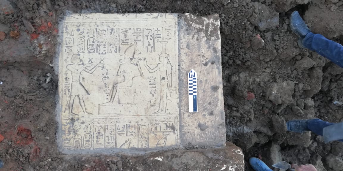   العثور على 5 كتل أثرية من مقصورة أوزيريس فى سوهاج