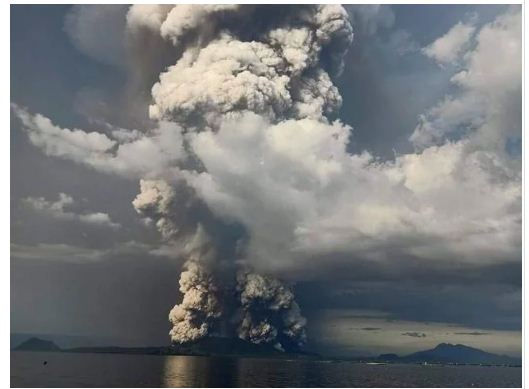   شاهد|| بركان تال يبدأ في الثوران وإجلاء مئات الآلاف بالفلبين