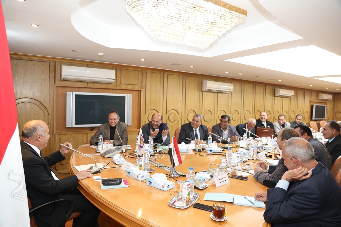   الداودى يجتمع بأعضاء مجلس النواب عن محافظة قنا