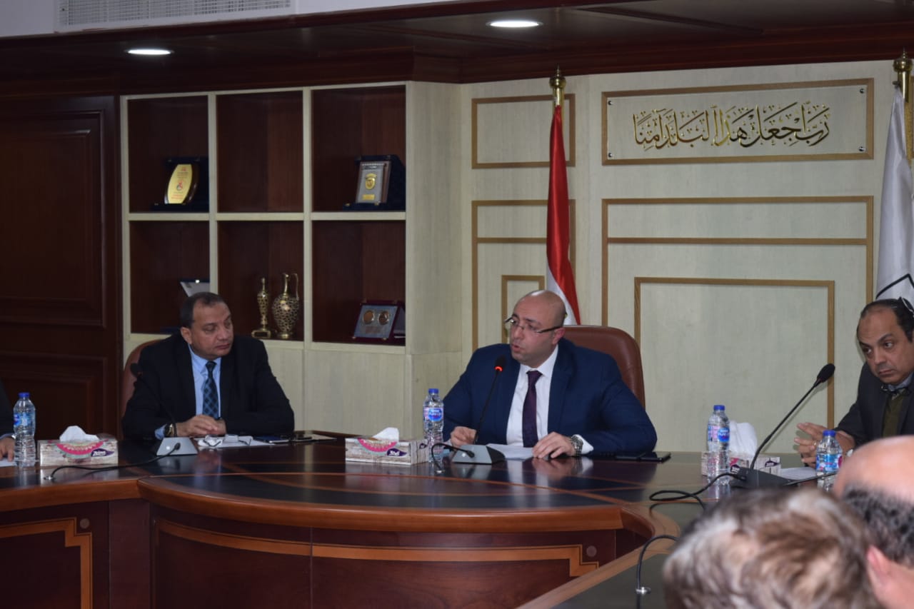   رئيس جامعة بنى سويف يؤكد المبادرات الرئاسية تهدف لدعم المواطن