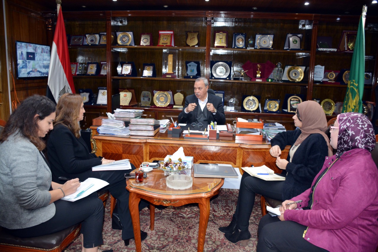  محافظ القليوبية يجتمع مع ممثلى مشروعى تشغيل الشباب فى مصر بمنظمة العمل الدولية 