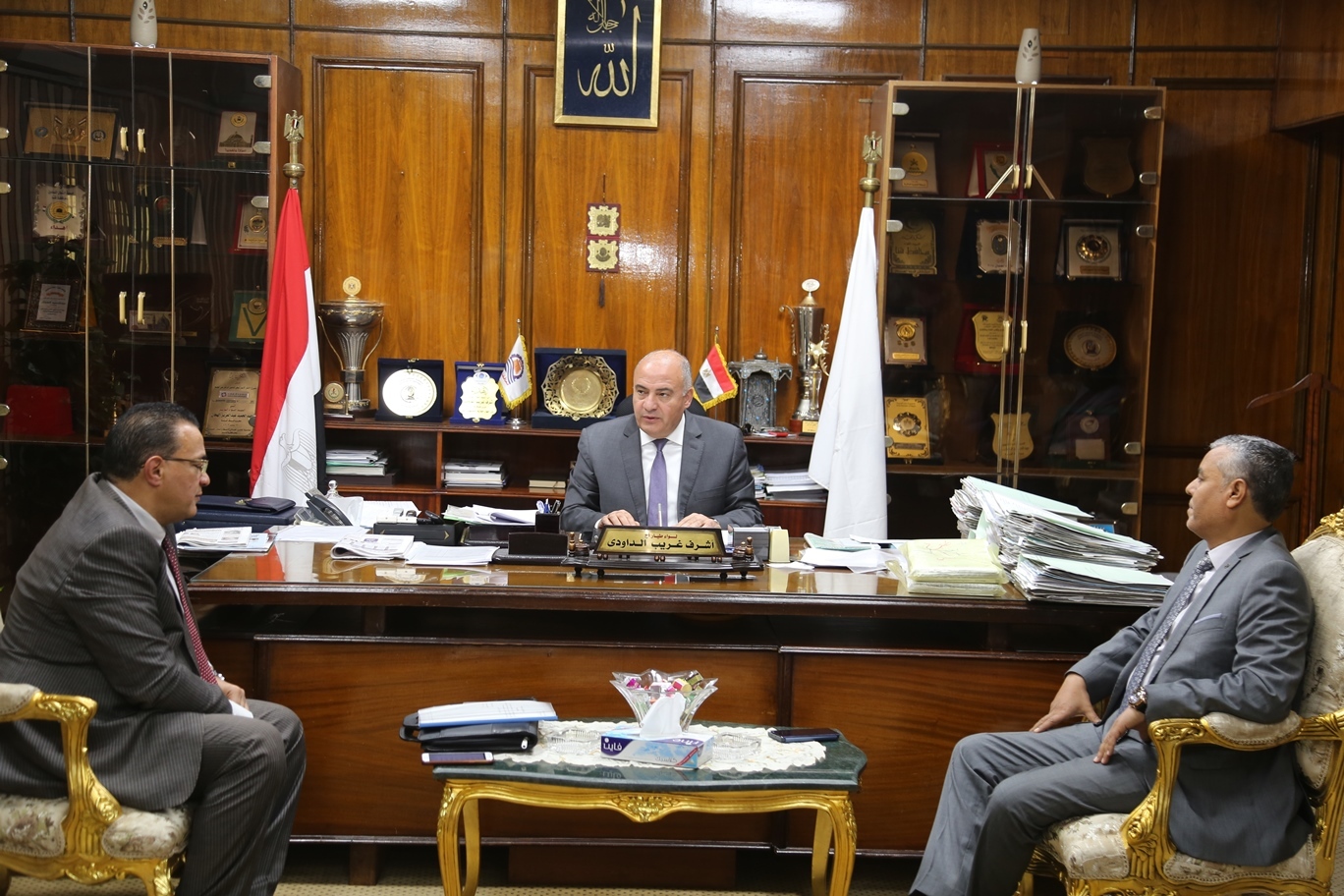 محافظ قنا يلتقي رئيس جامعة جنوب الوادي ومسئولي الصحة بالمحافظة