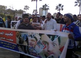   بالصور|| شباب دمياط يرفع لافتات بالميادين ترفض الفوضى ويطالبون بمحاكمة الخائن الهارب محمد علي