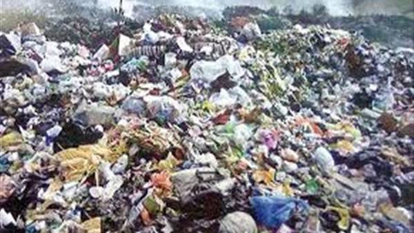   المواطنون بمنطقة «أبو عدسة» يطالبون بإزالة أكوام القمامة و توفير صناديق جمع القمامة بالمنطقة