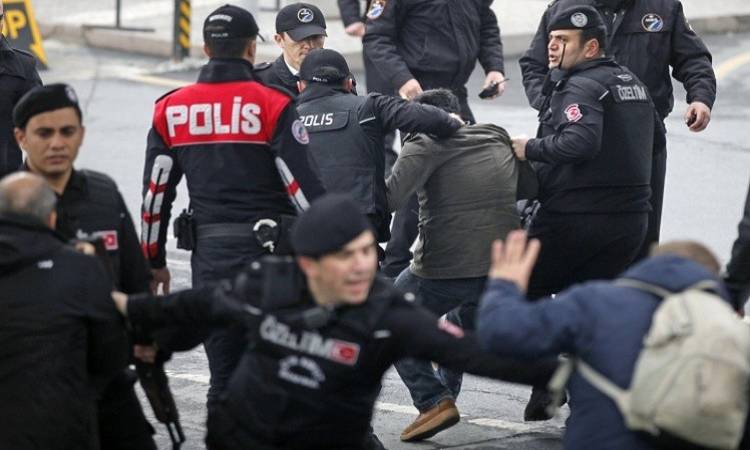   تركيا تعتقل 176 عسكريا بزعم صلتهم بشبكة جولن