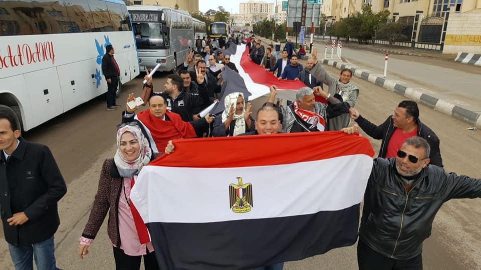   الآلاف من أهالي كفر الشيخ يتجهون للقاهرة للمشاركة فى مؤتمر القبائل العربية بالاستاد