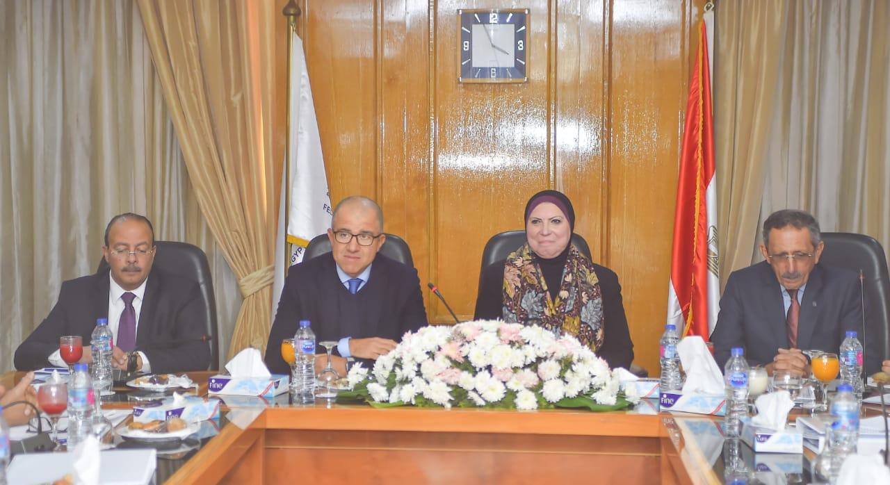   وزيرة التجارة تبحث مع مجلس إدارة اتحاد الصناعات مستقبل الصناعة المصرية