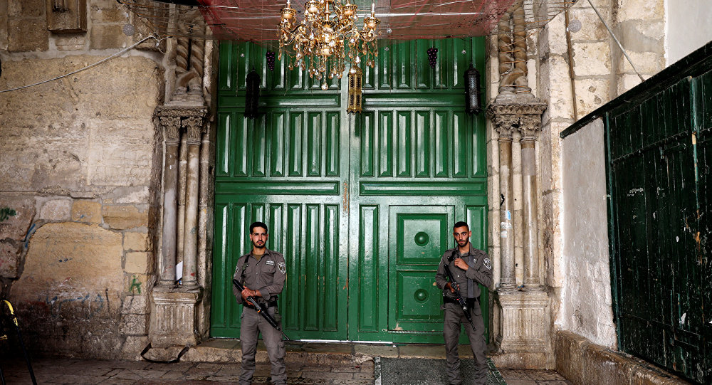 صور | إسرائيل تغلق أبواب المسجد الأقصى