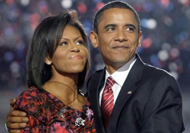   أوباما يحتفل بعيد ميلاد زوجته بالقبلات (صور)