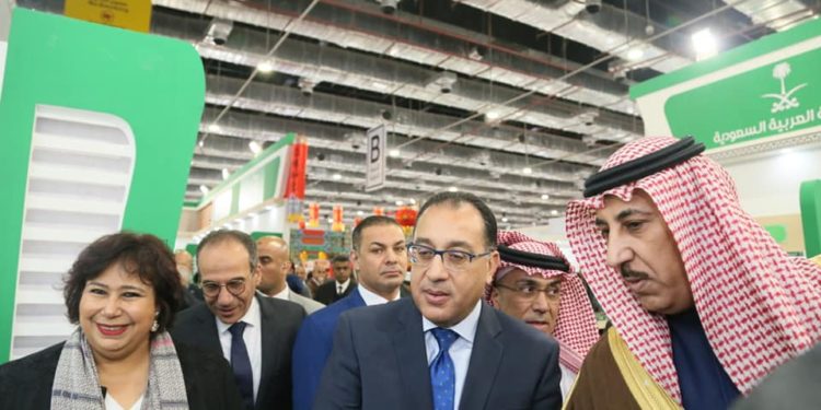   رئيس الوزراء يتفقد جناح السعودية بمعرض القاهرة الدولي للكتاب