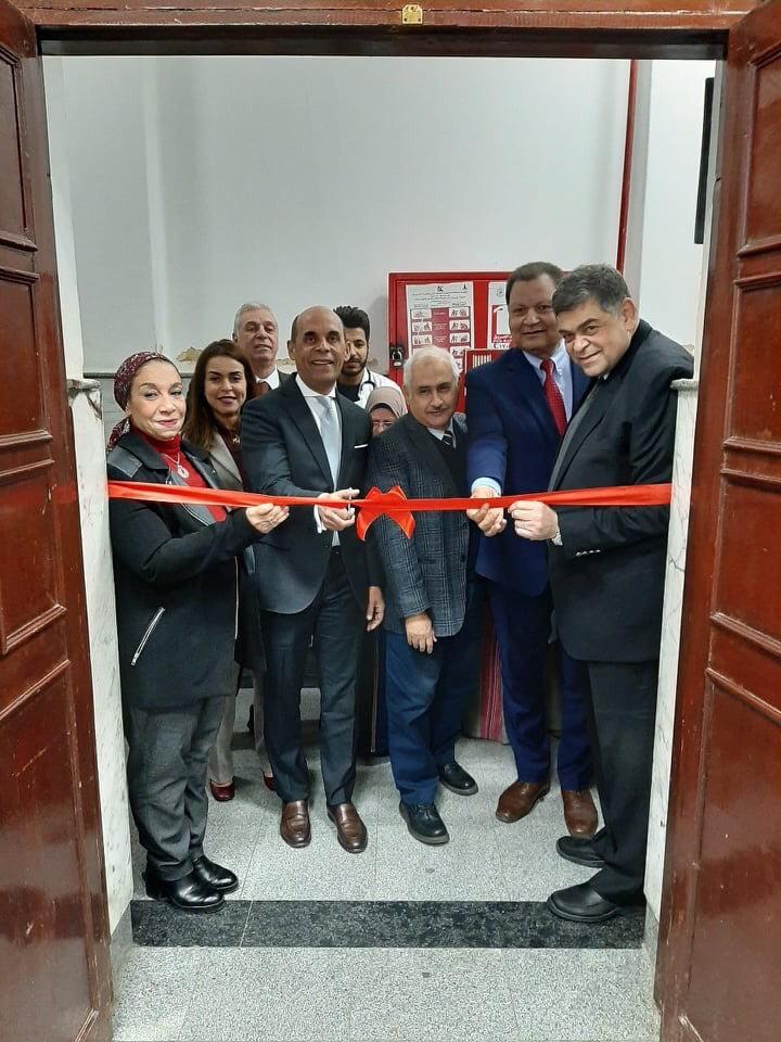  بنك القاهرة يتبرع بجهازين لعلاج أورام الصدر لصالح مستشفي القصر العيني