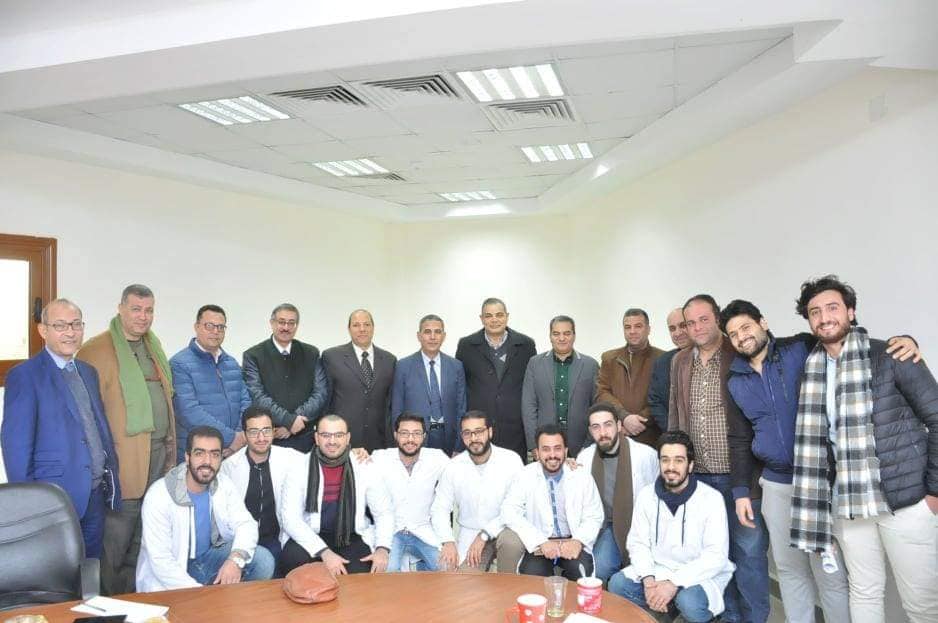   رئيس جامعة كفر الشيخ يتابع إمتحانات الشفوى لطلاب الطب