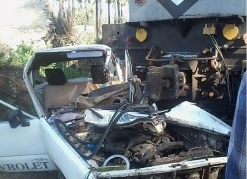   تصادم سيارة ربع نقل مع قطار بمزلقان بمدينة دشنا شمال محافظة قنا
