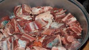   إصابة أسرة كاملة باشتباه تسمم إثر تناول وجبة لحم فاسدة فى كفر الشيخ