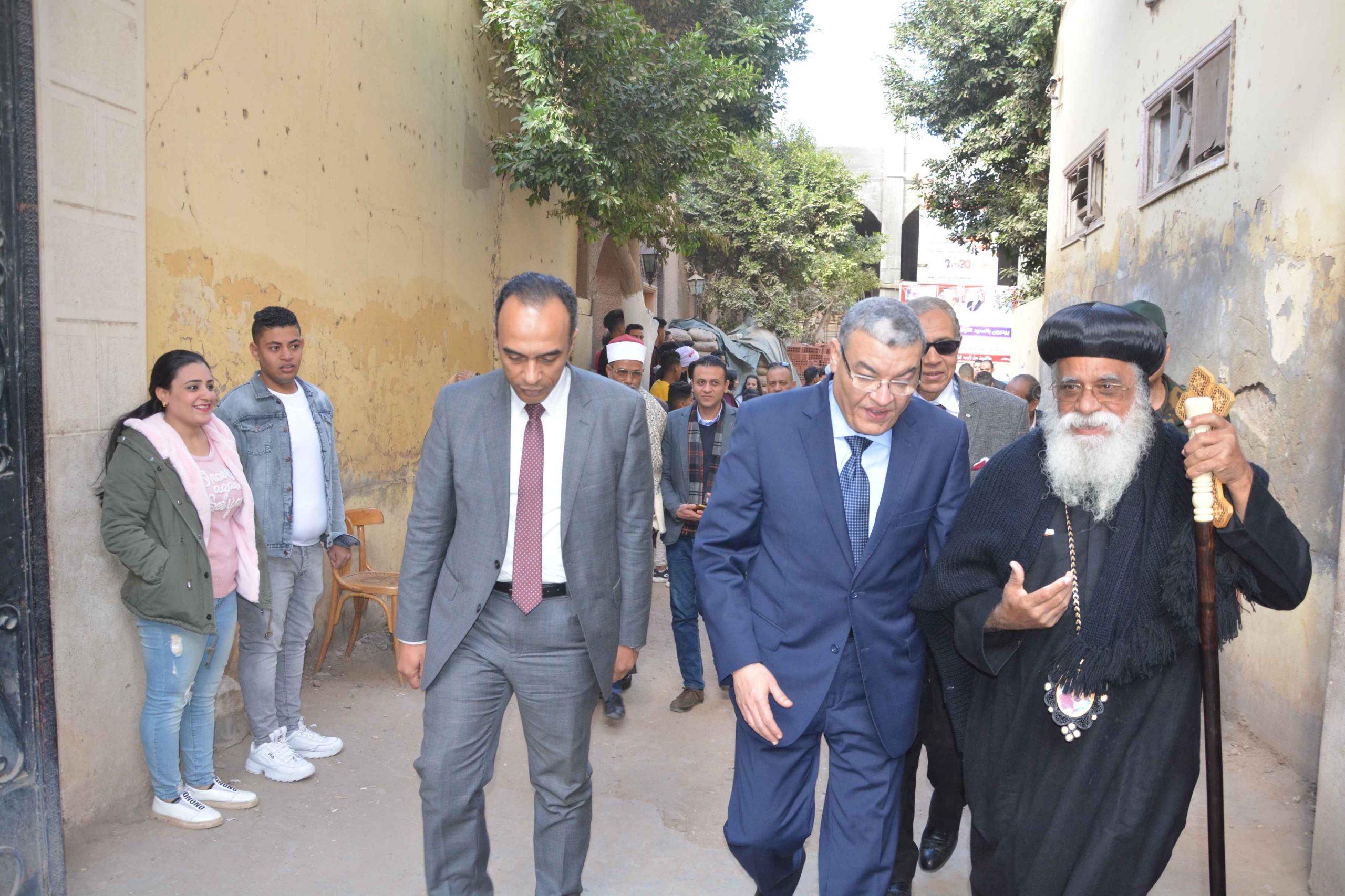 صور : محافظ المنيا، يقدم التهنئة للأقباط بمطرانيات وكنائس 4 مراكز