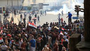   قوات الأمن العراقية تطلق النار على المحتجين بساحة التحرير