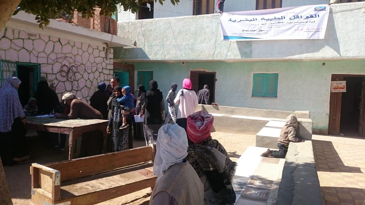  قوافل جامعة جنوب الوادى الطبية في قرى بأسوان