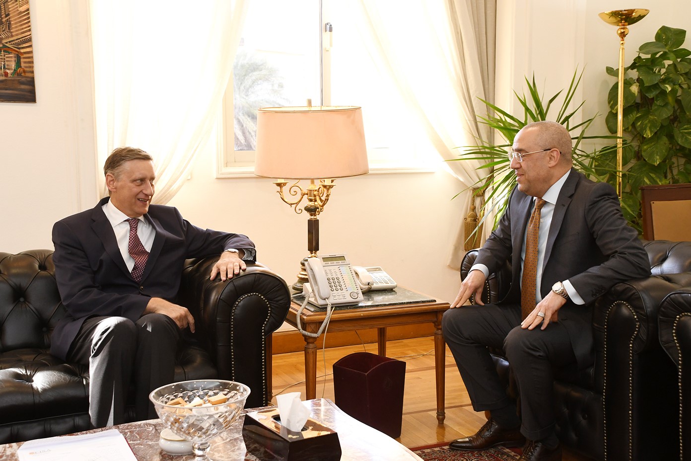   وزير الإسكان يلتقى السفير الألماني بالقاهرة لبحث سبل التعاون فى المجالات المختلفة