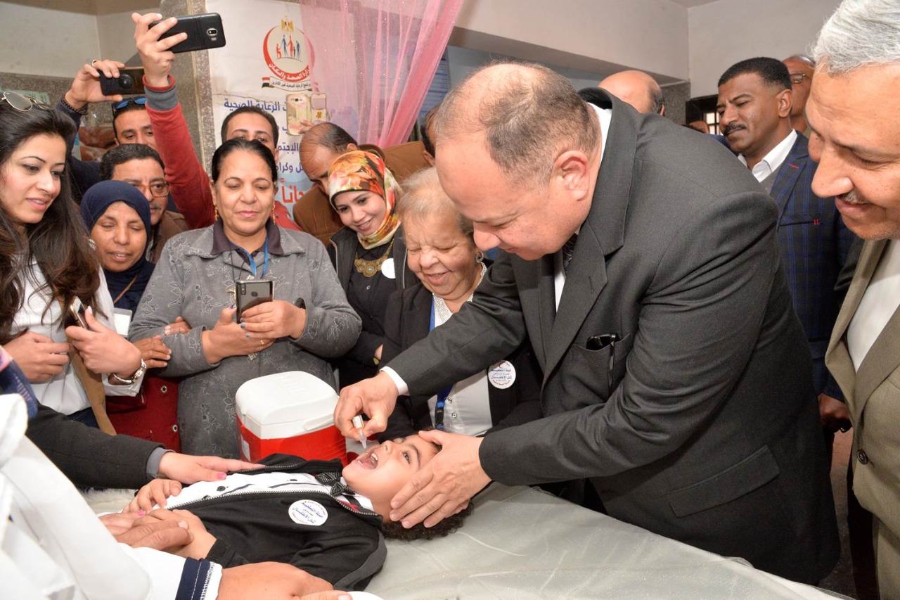   محافظ أسيوط يتفقد بدء أعمال حملة التطعيم ضد مرض شلل الأطفال     