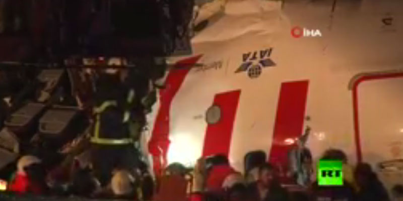   شاهد طائرة الركاب التركية التى انشطرت نصفين والتهمتها النيران
