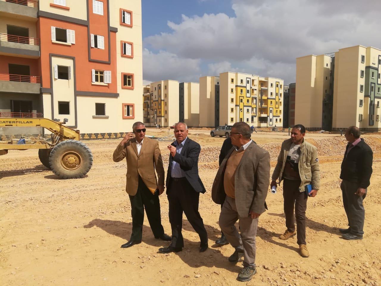   مساعد نائب رئيس «هيئة المجتمعات العمرانية» يتفقد وحدات الإسكان الاجتماعى بمدينة السادات