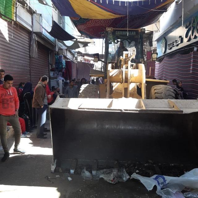   تحرير 47 محضر إشغال وغلق 5 محال تجارية بدون ترخيص خلال حملة مكبرة بحي غرب بمدينة أسيوط