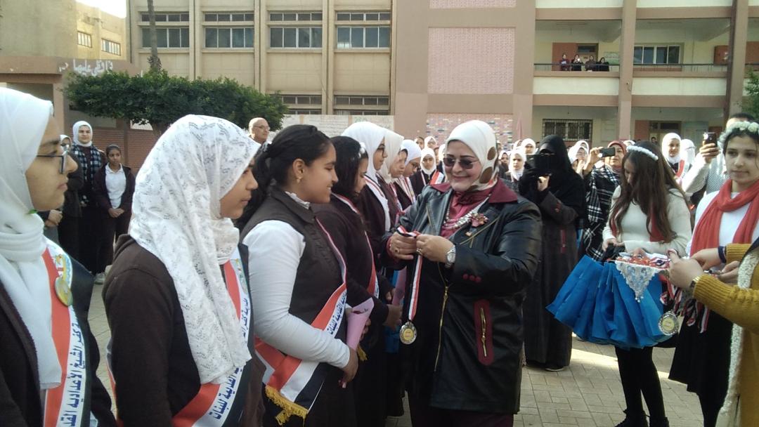   «تعليم كفر الشيخ» تكرم 46 طالبة بمدرسة إعدادية لتفوقهن  وتشدد على تفعيل مجموعات التقوية