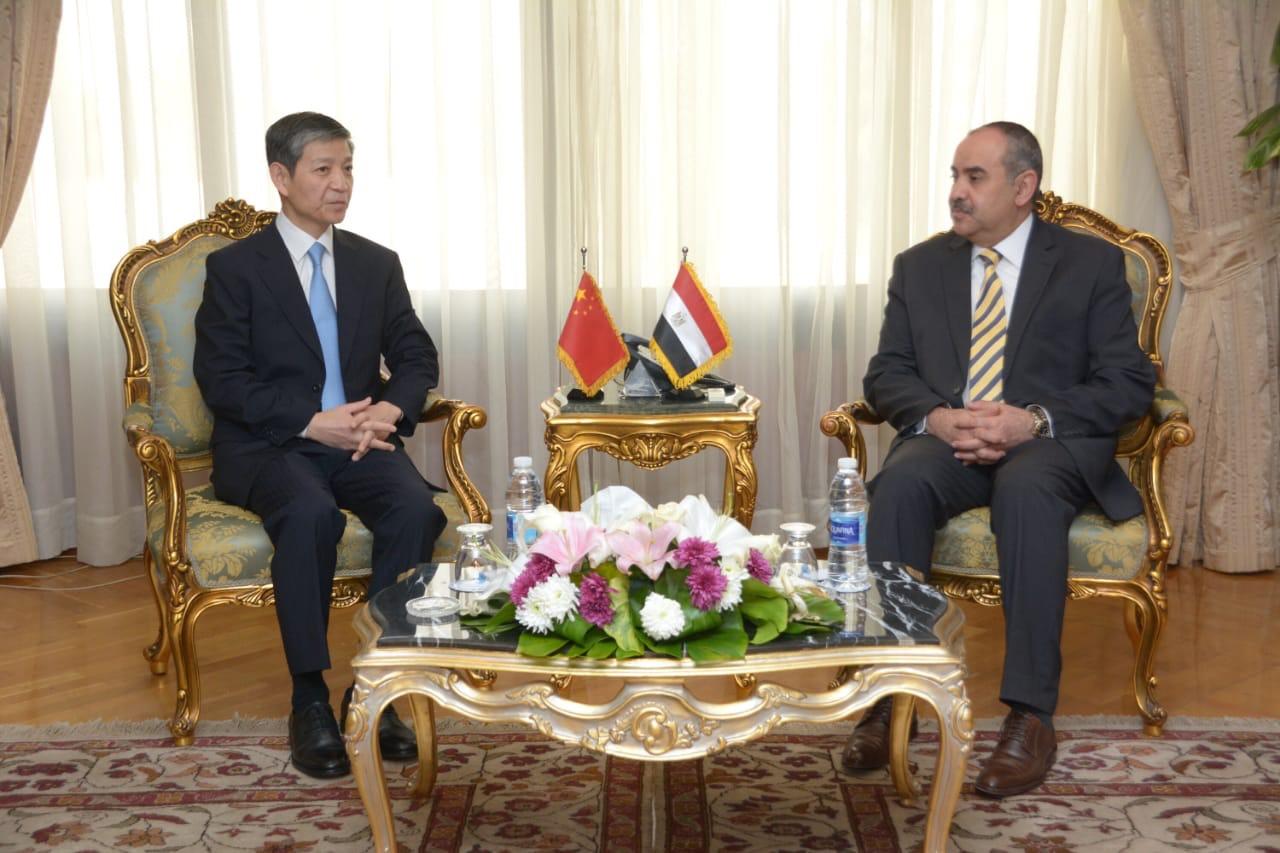   وزير الطيران المدنى يلتقى سفير دولة الصين لدى جمهورية مصر العربية