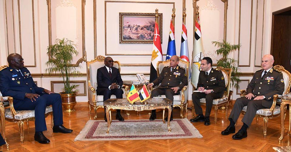   وزير الدفاع يبحث آليات التعاون العسكري مع نظيره السنغالي