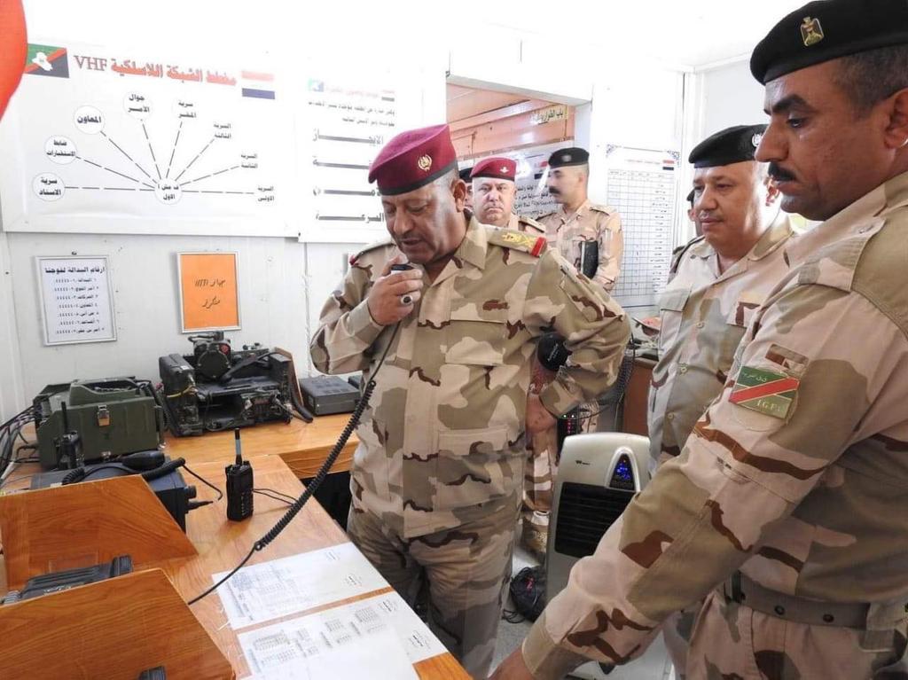   قائد فرقة المشاة السابعة بالجيش العراقي يتفقد كتيبة الاتصالات