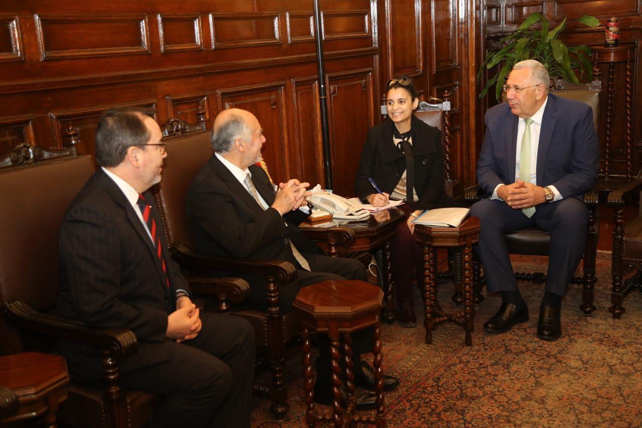  وزير الزراعة يبحث مع رئيس البرلمان الشيلي أوجه التعاون في كافة المجالات الزراعية