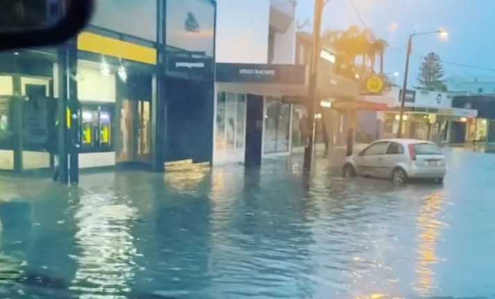   أمطار غزيرة تتسبب بإجلاء المواطنين بأستراليا