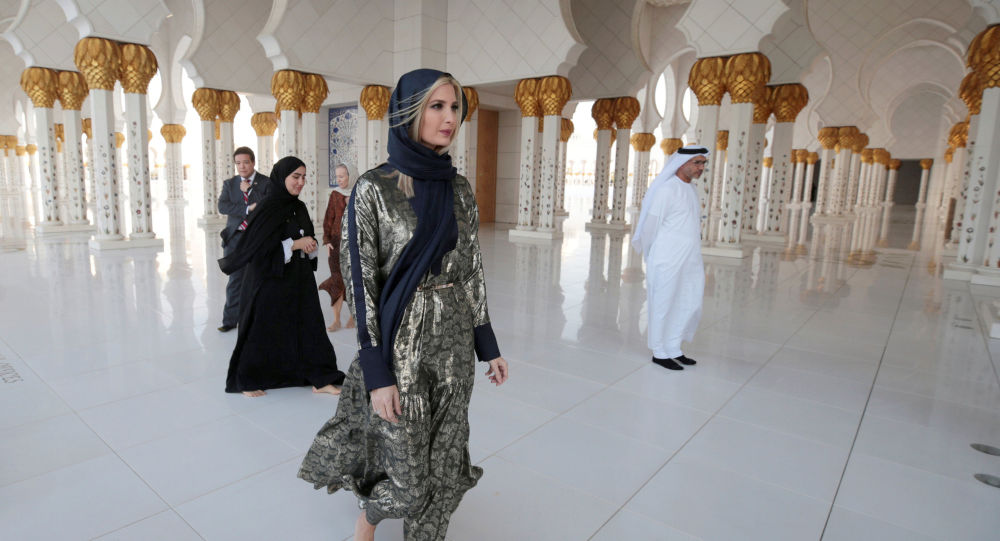   شاهد | إيفانكا ترامب «محجبة» بمسجد الشيخ زايد في أبو ظبي
