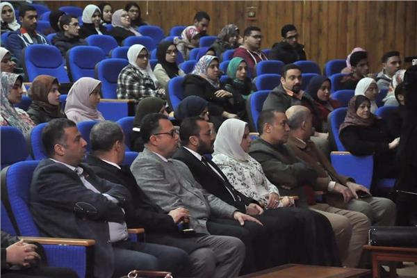   الجامعات المصرية تنظم ندوات للتوعية بمخاطر «كورونا»