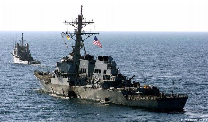  عاجل|| الولايات المتحدة تحذر من الاقتراب لمسافة أقل من 100 متر من سفن البحرية الأمريكية في المياه الدولية