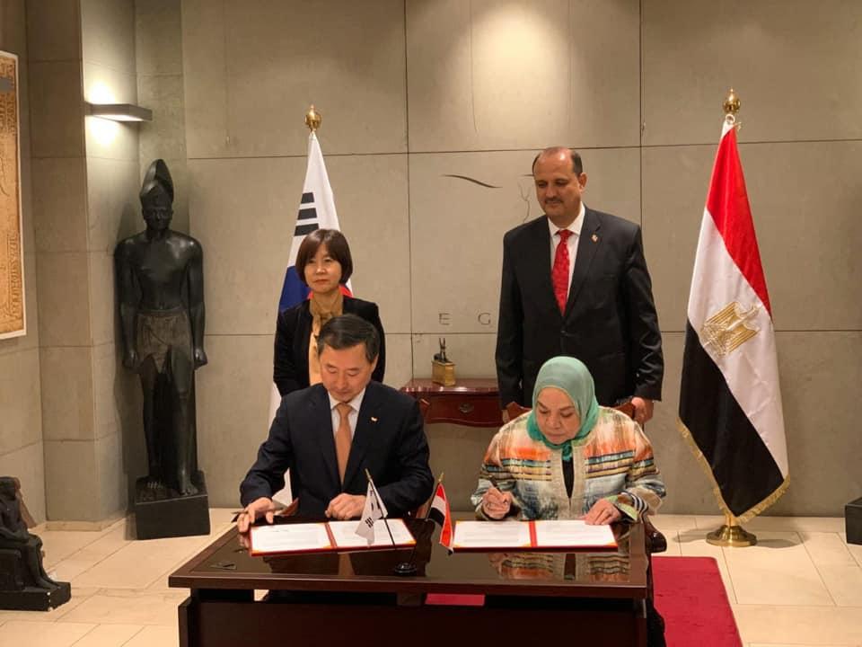   السفارة المصرية في سول تستضيف توقيع مذكرة تفاهم لإنشاء مصنع لمشتقات البلازما بمصر