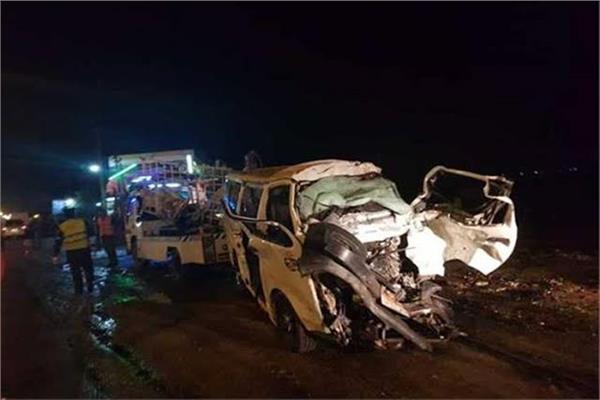   نزيف الأسفلت .. إصابة 9 أشخاص إثر انقلاب سيارة «بيجو» على طريق قنا الصحراوى الغربي