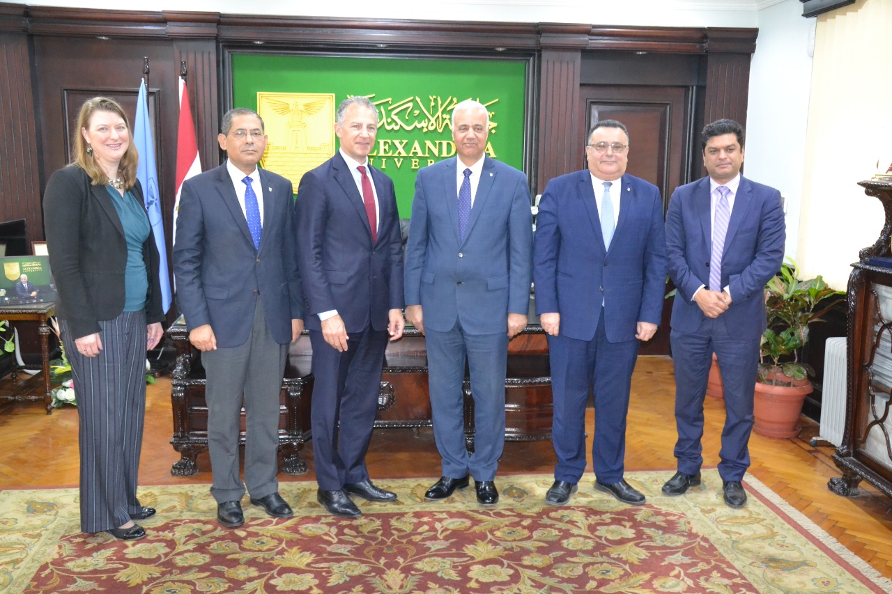   رئيس جامعة الإسكندرية والسفير الأمريكي يؤكدان على دعم التعاون المشترك