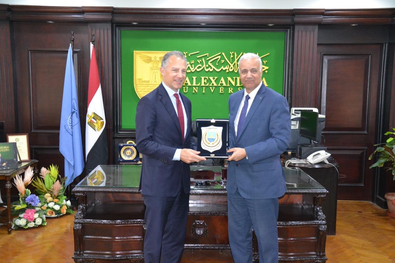   رئيس جامعة الإسكندرية والسفير الأمريكي  يؤكدان على دعم التعاون المشترك