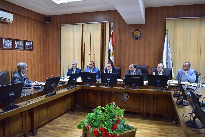   رئيس جامعة بنى سويف يترأس لجنة اختيار القيادات الإدارية