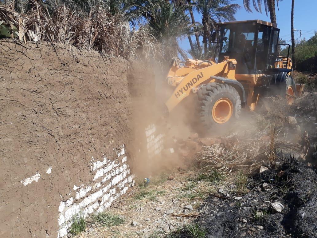    «الداودى»: إزالة33 حالة تعدي علي أراضي أملاك الدولة بمركز قوص